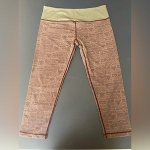 Like new, women’s Vuori capri leggings. Size Large